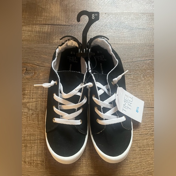 Time and Tru Black & White scrunch back slip on Sneakers. NWT. Women’s size 8.5 - Picture 1 of 8